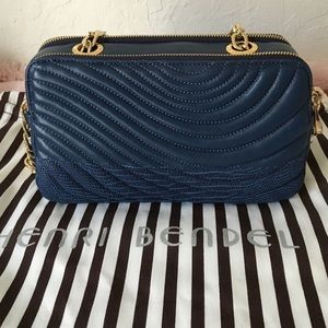 henri bendel Handbags - 💐 Henri Bendel No.7 Camera Bag💐 henri bendel Handbags - 💐 Henri Bendel No.7 Camera Bag💐