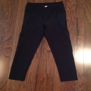 Lucy Pants - Lucy Run Endurance Capri in Black Lucy Pants - Lucy Run Endurance Capri in Black