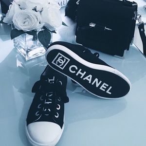 CHANEL Shoes - Adorable Chanel sneakers CHANEL Shoes - Adorable Chanel sneakers