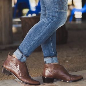 Rebecca Minkoff Shoes - Rebecca Minkoff Brown Leather Ankle Boots Rebecca Minkoff Shoes - Rebecca Minkoff Brown Leather Ankle Boots