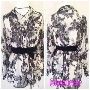 Topshop Tops - 🎉HP!🎉So Pretty TopShop Blouse Topshop Tops - 🎉HP!🎉So Pretty TopShop Blouse