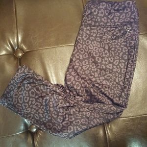 Danskin Now Pants - Leopard print workout capris Danskin Now Pants - Leopard print workout capris