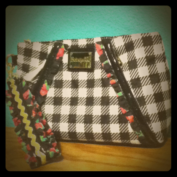 Betsey Johnson Betseyville Wristlet