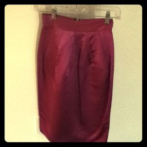 Gorgeous Silk Mid Waist D&G fuchsia skirt.