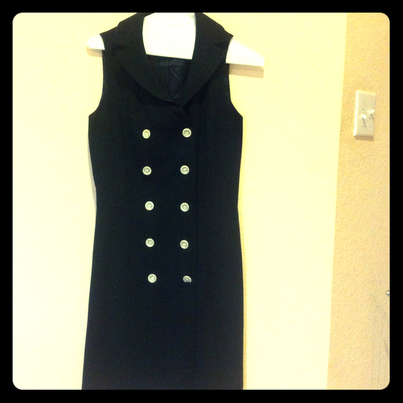 Black sleeveless dress, perfect for work!