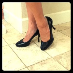 Via Spiga Black Pumps