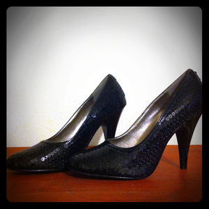 Black Sequins Pumps