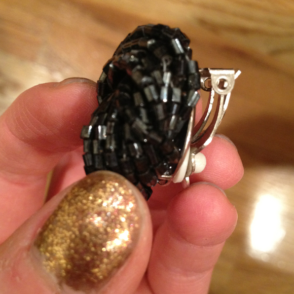 vintage black sequin clip on earrings - Picture 2 of 2