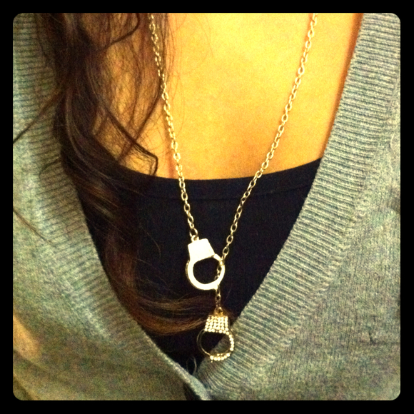 Handcuff lariat 