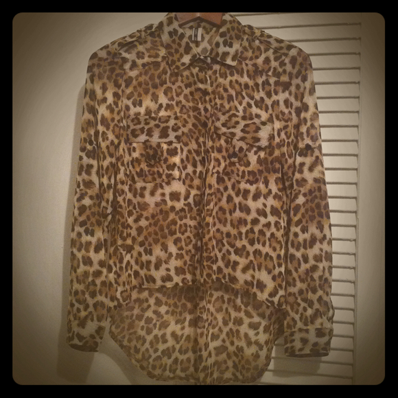 Tuxedo Tailed Cropped Leopard button-up