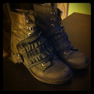 Ruffled Combat Boots - Steve Madden