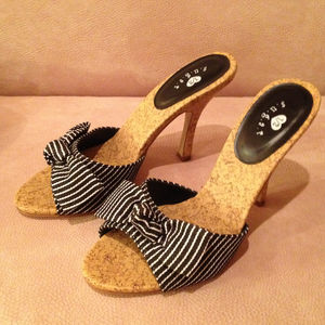 Cute 1/2 sugar Bow pinup girl shoes! Sz 7 new!