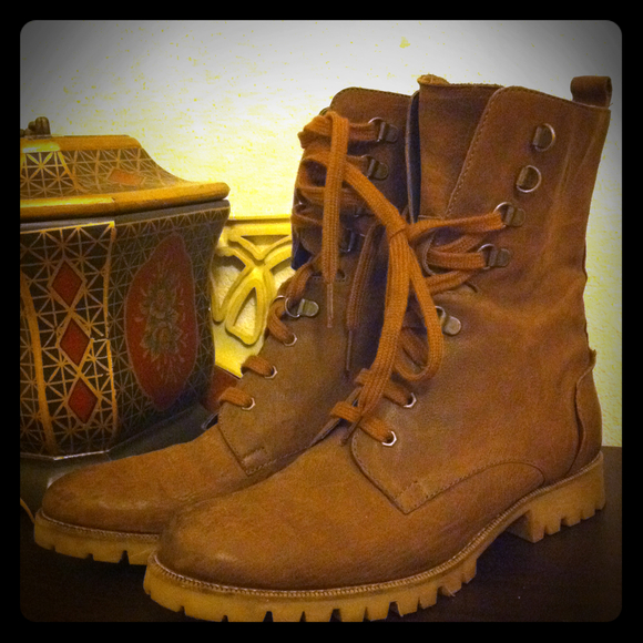 Boutique 9 Distressed Lace-up boots - Picture 1 of 3