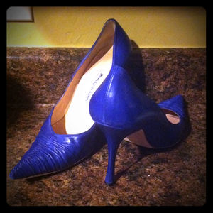 Manolo Blahnik royal blue pumps