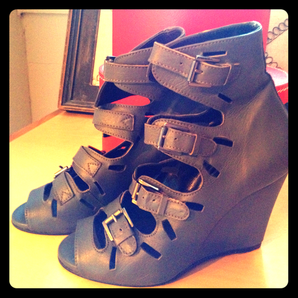 Surface to Air Designer Buckle Ankle Boots - Picture 5 of 6
