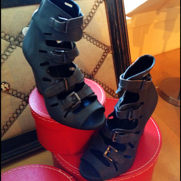 Surface to Air Designer Buckle Ankle Boots - Picture 6 of 6