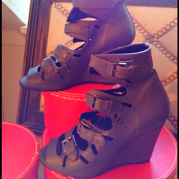 Surface to Air Designer Buckle Ankle Boots - Picture 3 of 6