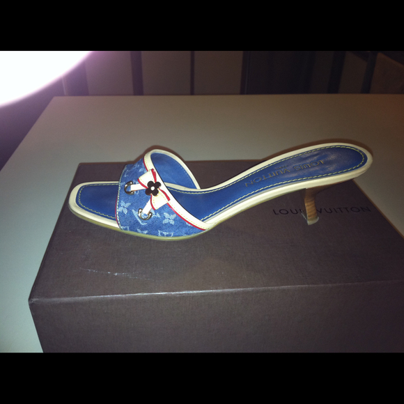 Authentic LOUIS VUITTON Denim monogram sandals - Picture 2 of 3