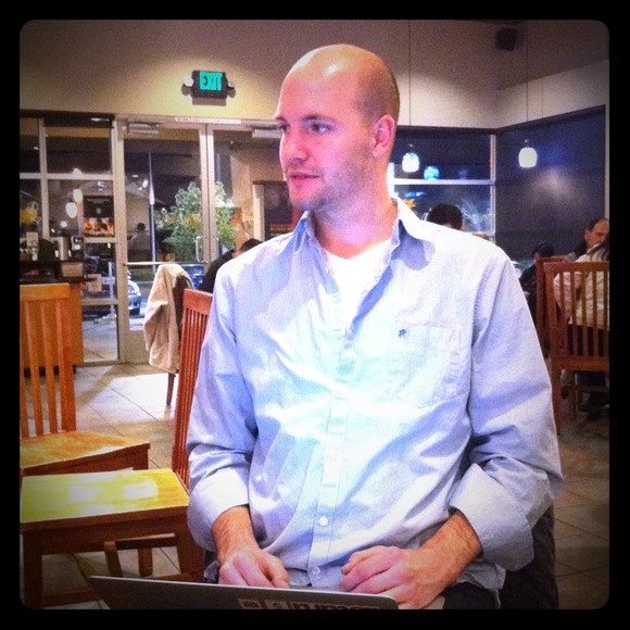 Sexy man in a shirt. - Picture 1 of 1