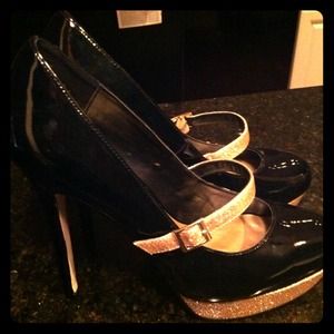 Brand new black and glitter platform pumps