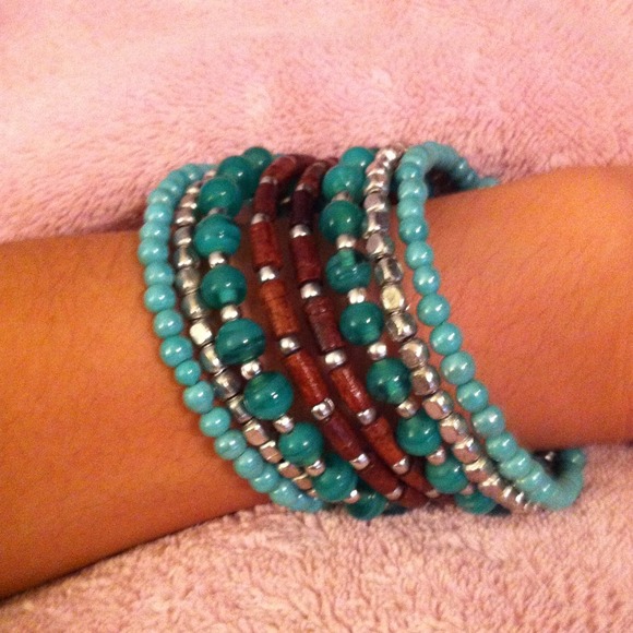 Multi-strand bracelet - Picture 2 of 3