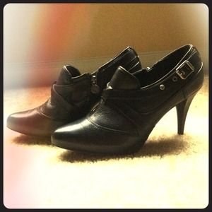 REDUCED!! Simply Vera ankle boots