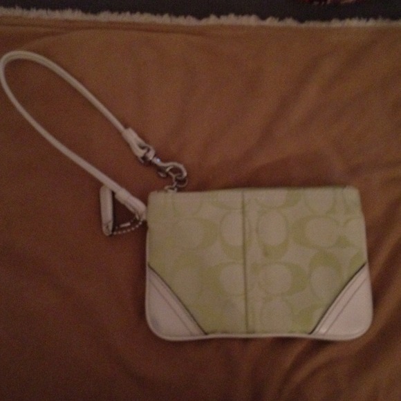 coach wristlet! reserved till thursday