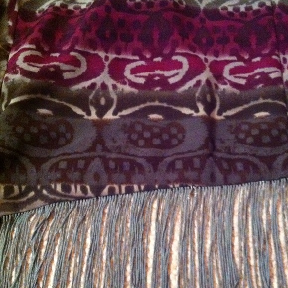 Printed Fringe Throw - Picture 2 of 2