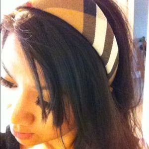 Burberry house check bow.