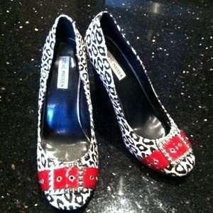 Funky fuzzy cheetah print pump