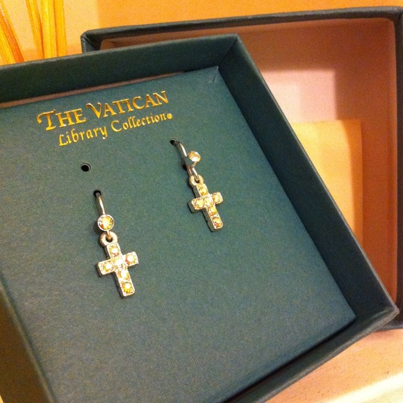 Brand New✨+ croSS eaRRings + - Picture 2 of 2