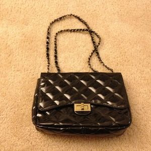 Black swing bag