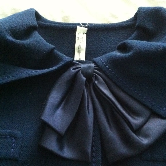 Vintage jacket with ruffle collar and silk scarf - Picture 3 of 4