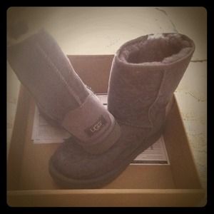 Ugg classic Flora boots. Grey size 7 w/box