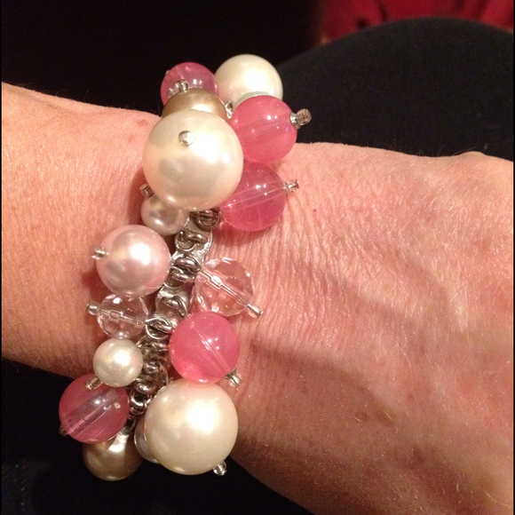 Pearl, light pink & translucent pink bracelet.
