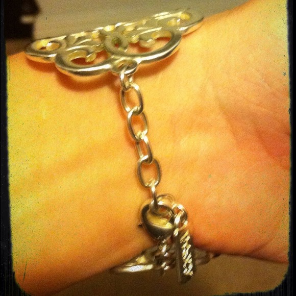 Classic Filgeree Bracelet. - Picture 3 of 3