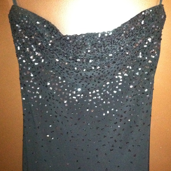 đź’ŽStrapless black gownđź’Ž - Picture 2 of 4