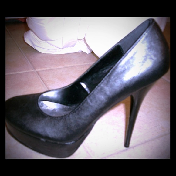 New never been worn Fahrenheit stilletos