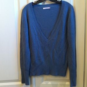 Cashmere vneck + bracelet