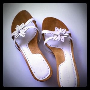 Kenneth Cole Shoes - 🔴SOLD🔴Kenneth Cole•Brand New✨- Flower Sandals - Kenneth Cole Shoes - 🔴SOLD🔴Kenneth Cole•Brand New✨- Flower Sandals -