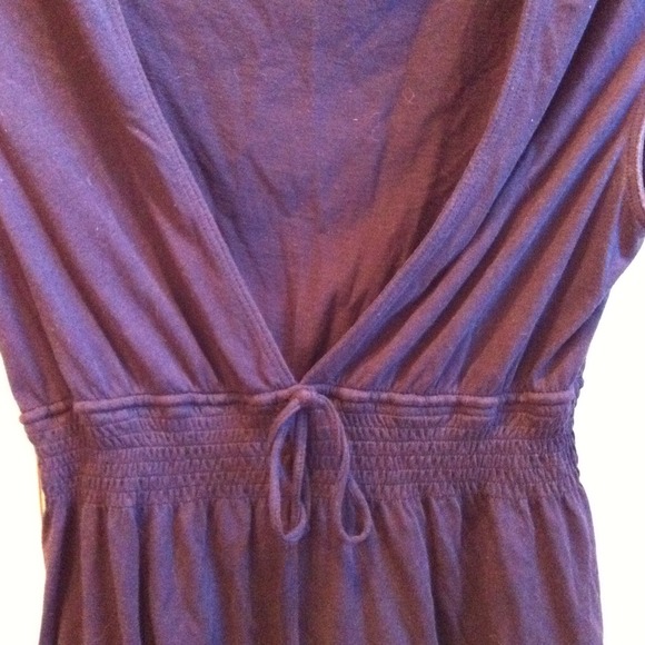 Vneck Theory top with bow detail - Picture 2 of 3