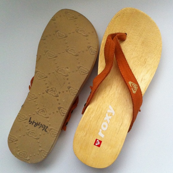 - Roxy Leather Strap Flip Flops - - Picture 2 of 4