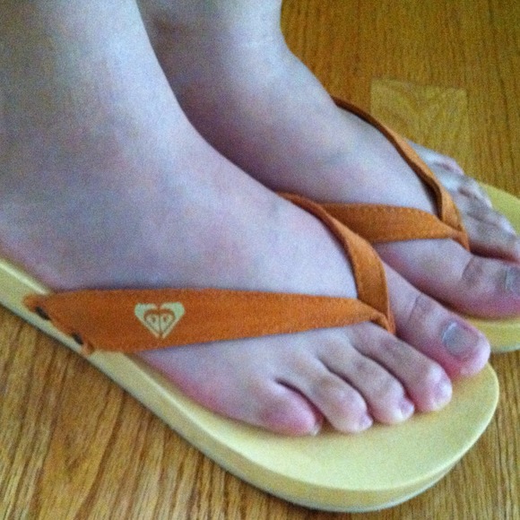 - Roxy Leather Strap Flip Flops - - Picture 4 of 4
