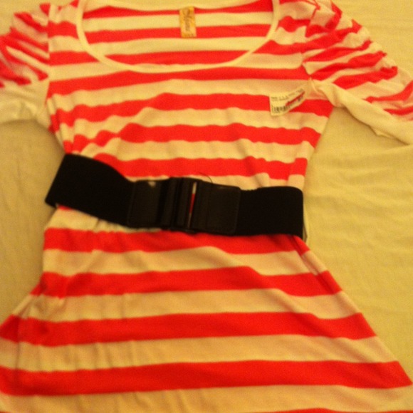 Cute striped top . Perfect for summer - Picture 4 of 4