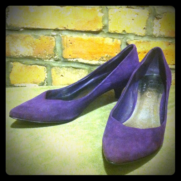 BCBG Shoes - BCBG violet kitten heels