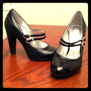 PRICE REDUCED!! Size 6 BCBG Heels