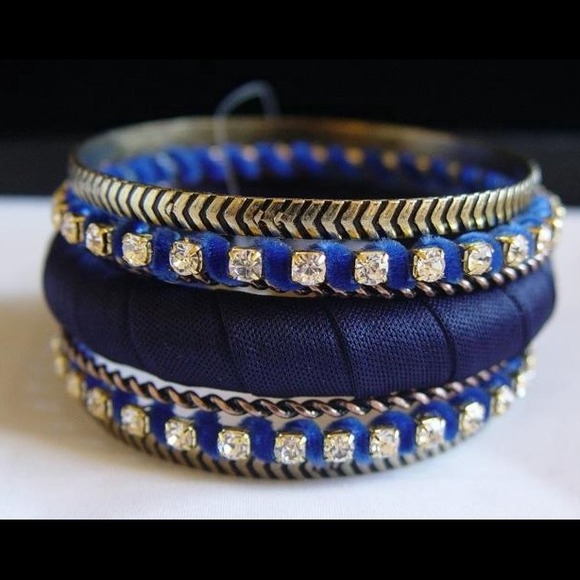 Jewelry - Set of blue bangles
