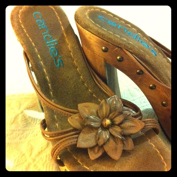 NWoT Candie's heels with leather sole