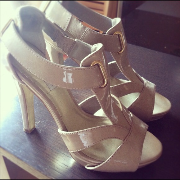 Shoes - Nude Steve Madden Sandal Pumps