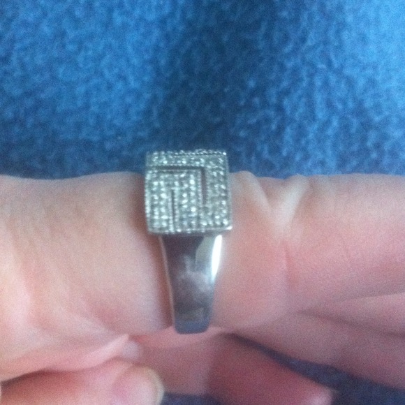Silver ring - Picture 2 of 2